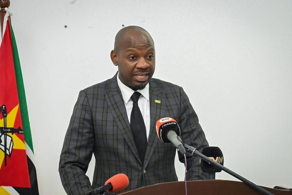Conselho de Ministros de Moçambique durante sessão que aprovou reformas nas aquisições públicas e sector de estradas.