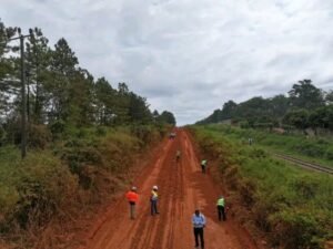 Moçambique testa tecnologia inovadora para eliminar buracos nas estradas de terra batida