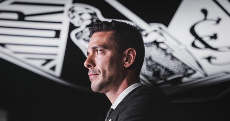 Vitória de Guimarães oficializa mudanças de treinadores