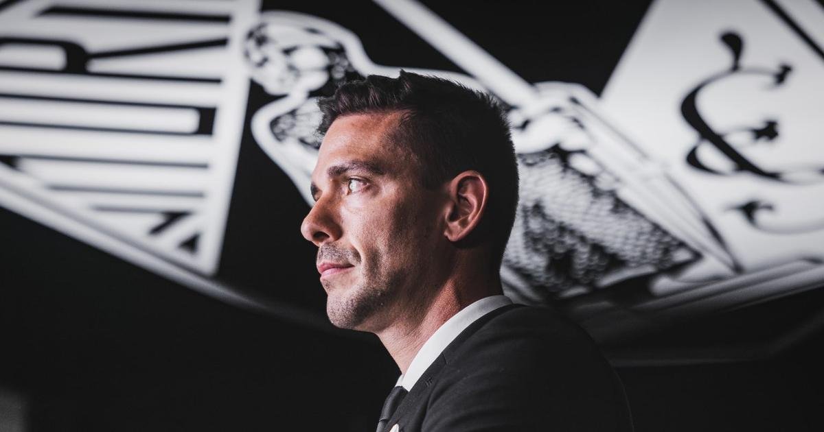 Vitória de Guimarães oficializa mudanças de treinadores