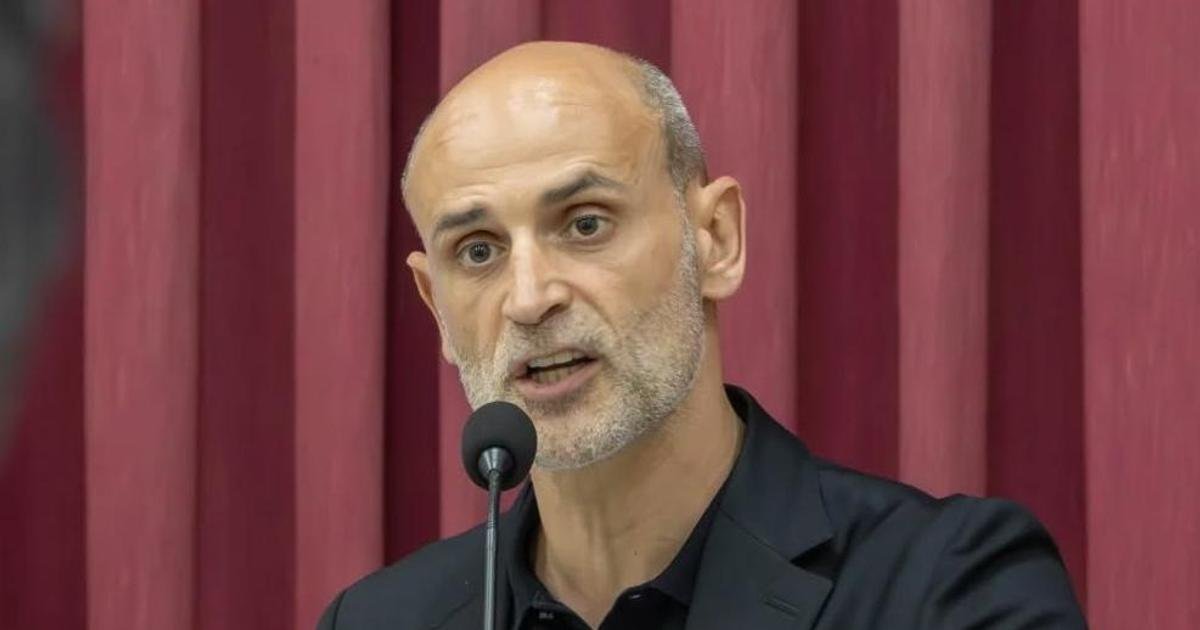 V. Guimarães: começou a lateral-esquerdo e... acabou a presidente