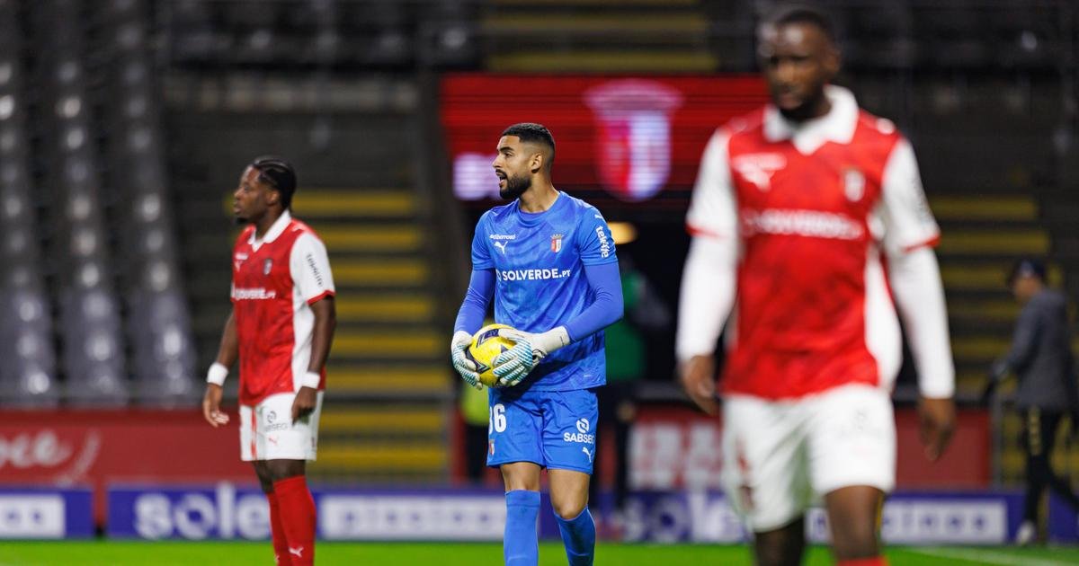 Mercado oficial: não vingou no SC Braga e abraça um novo desafio na carreira