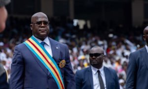 Presidente Félix Tshisekedi durante discurso sobre reforma constitucional na República Democrática do Congo.