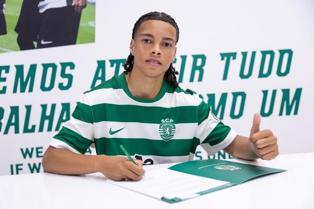Médio assina contrato com o Sporting