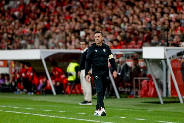 Estrela da Amadora oficializa saída na equipa técnica