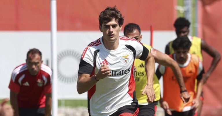 Benfica de Marco Silva acelera no Seixal: as imagens do dia