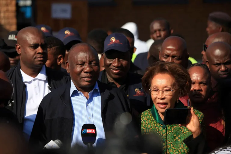 Ramaphosa condenana intimidaçoes