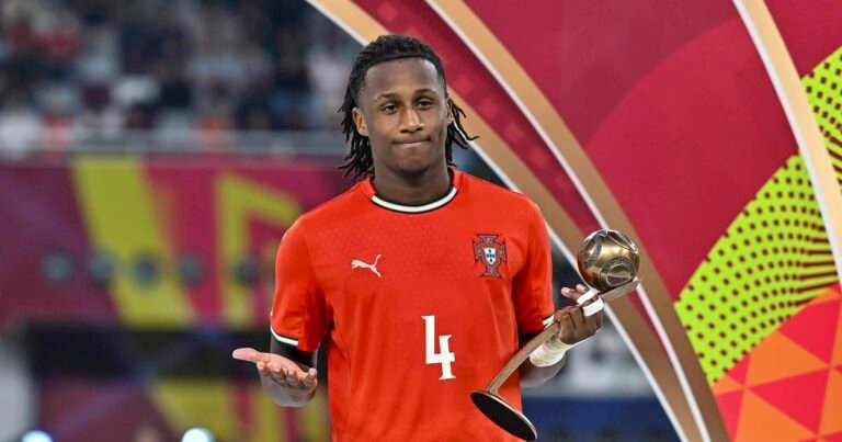 Marselha, Leeds e Sassuolo espreitam campeão mundial do Benfica