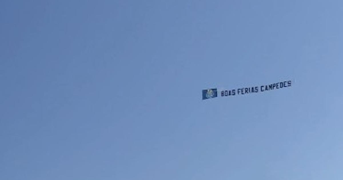 Mensagem no céu do Algarve aos campeões