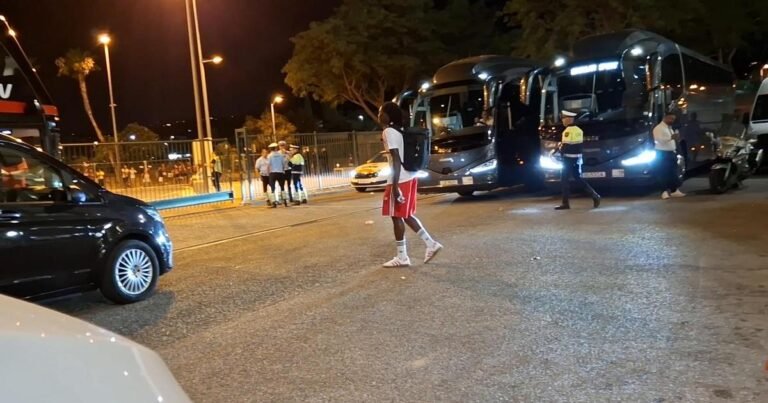 Jaden Umeh em dificuldades no fim do jogo no Algarve