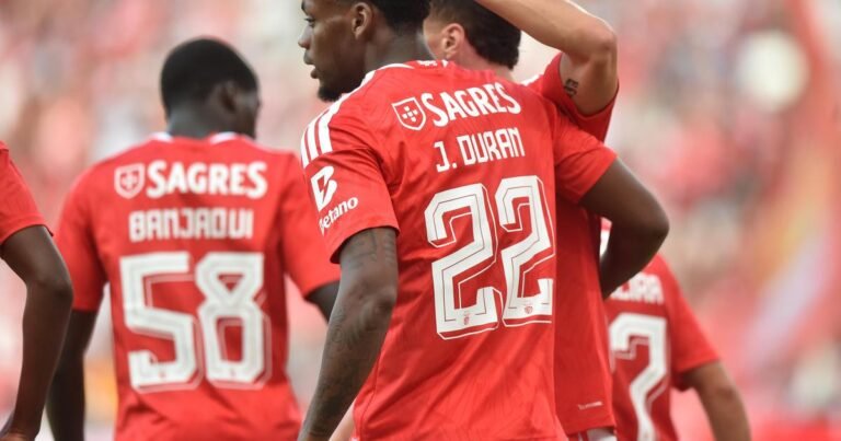 Há roupa nova para a águia esfarrapada (crónica)