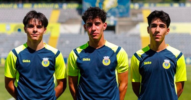 Arouca: trio mostra-se a Vasco Seabra