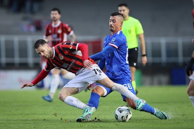 Saiu do Campeonato de Portugal para ser estrela e salvar um campeão da Bulgária