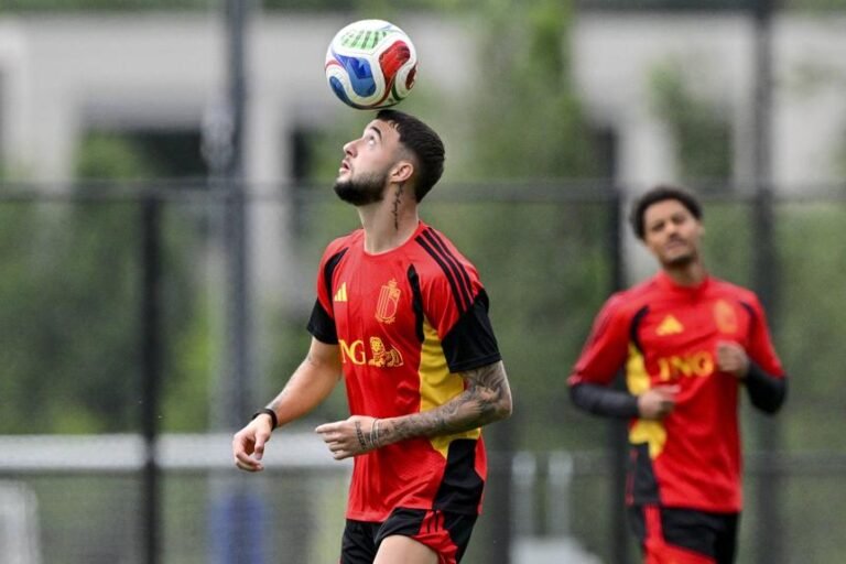 Bélgica e Sporting vão decidir utilização de Debast numa reunião em Los Angeles