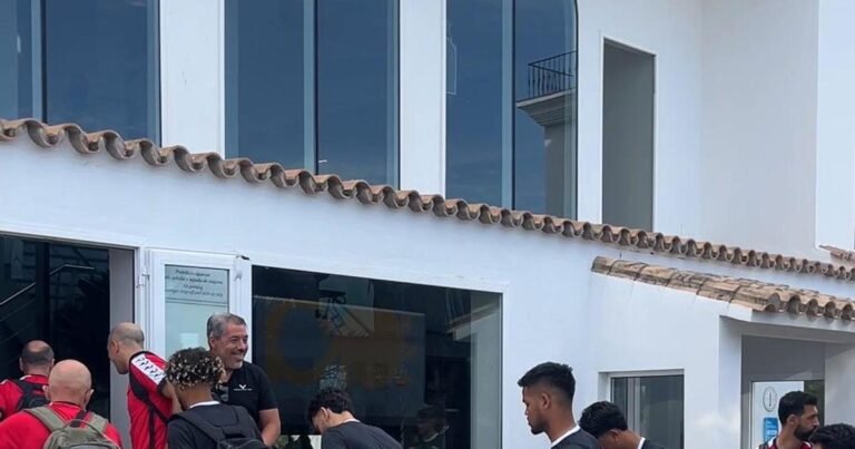 A chegada da comitiva do Académico de Viseu a Cádis