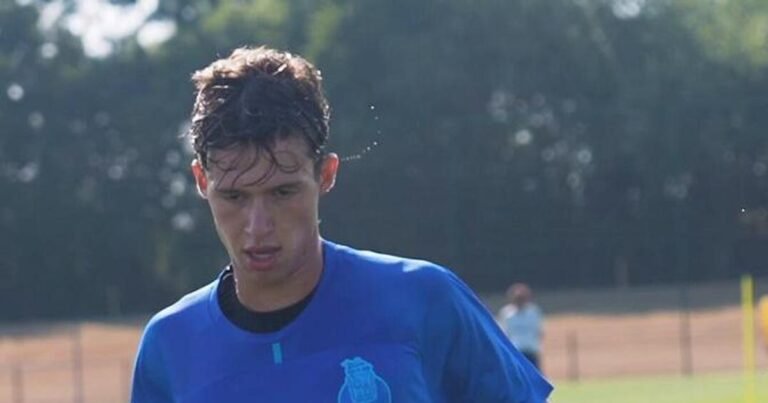 Jovens do FC Porto treinam em Inglaterra com a equipa A: «Exigência é grande»