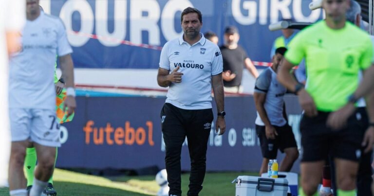 Torreense oficializa renovação com mestre da Taça de Portugal