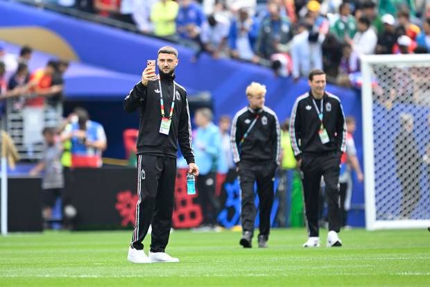 Sporting atento à situação clínica de Debast, que prepara estreia no Mundial