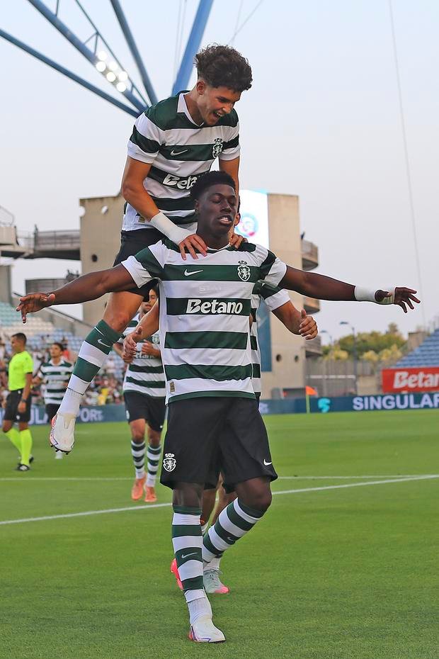 Sporting: quatro reforços a marcar e novo leão a massacrar (crónica)