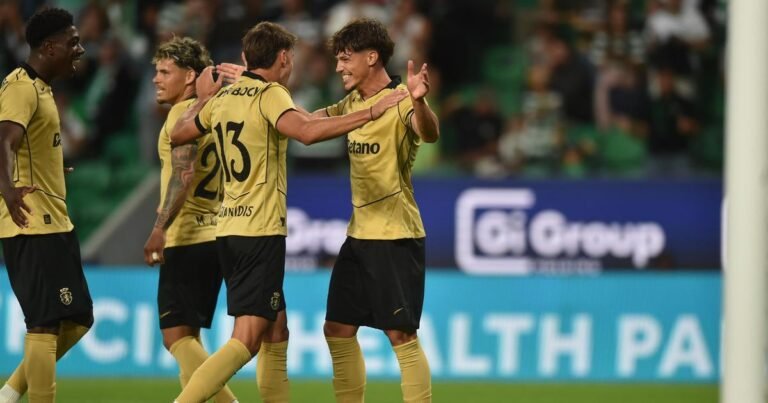 Meninos no papel de poetas mordem como quem beija... (os destaques do Sporting)