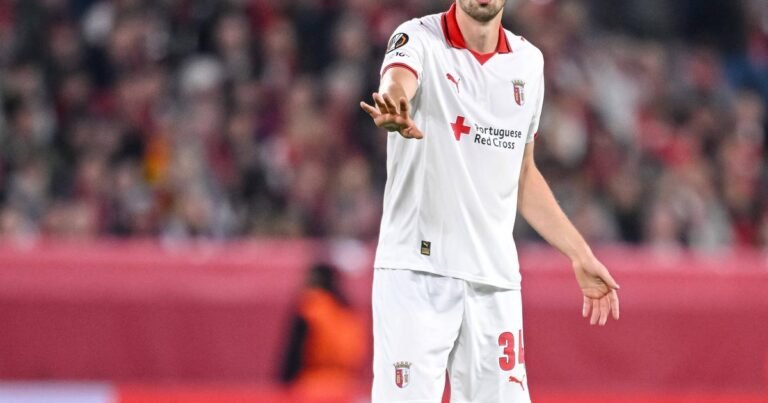 SC Braga: Demir Tiknaz já se apresentou ao serviço