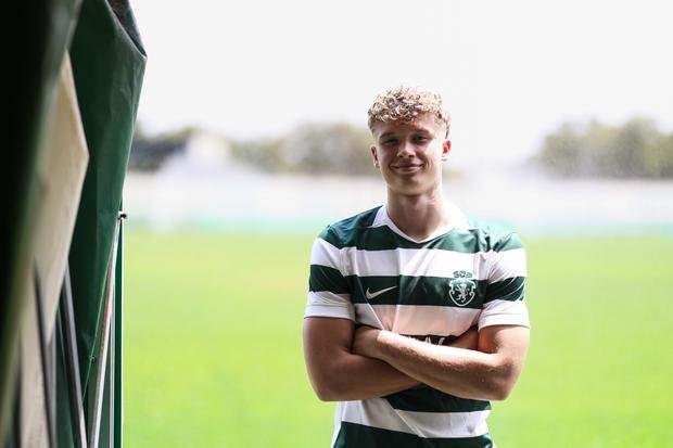 Daniel Ciesielski assina contrato com o Sporting