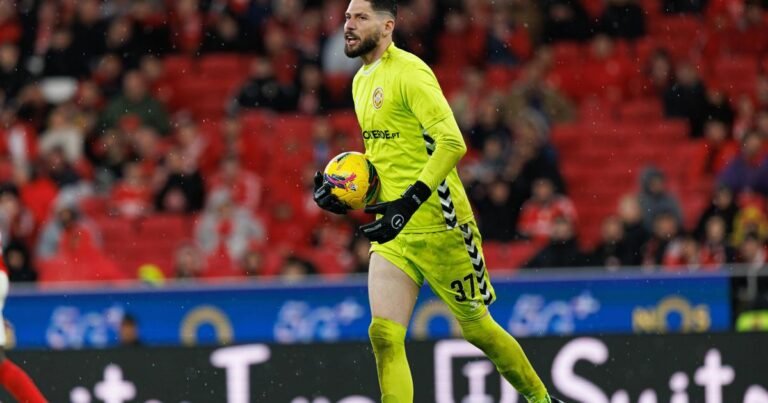 Mercado Santa Clara: sucessor de Gabriel Batista a chegar do Nacional