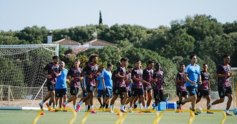 Académico de Viseu: treinos em Espanha arrancam com duas baixas