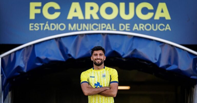 Mercado oficial: Arouca oficializa lateral ex-Cádiz