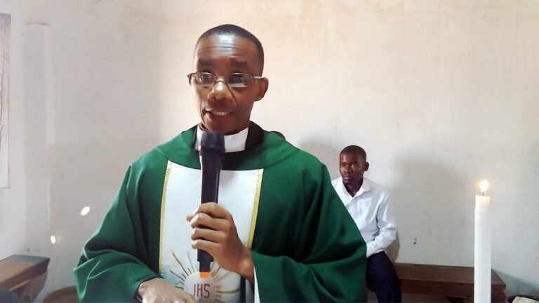 Padre Cornélio Raul: “perante sofrimentos e...