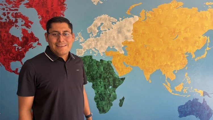 De Madri para a selva amaz&ocirc;nica! O mission&aacute;rio mexicano Efrain Ivan Ramirez Guzman, agostiniano recoleto, concluiu seus estudos de Teologia na Espanha e agora se prepara para atuar na Prelazia de L&aacute;brea, no sul do Amazonas. (Cr&eacute;ditos da Foto: Pe. Rodrigo Rios)