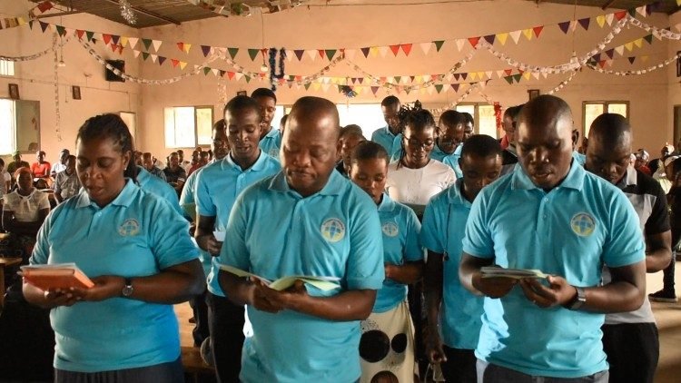 Movimento Laudato s&igrave; durente o culto ecum&eacute;nico, na Par&oacute;quia de S&atilde;o Jo&atilde;o de Deus
