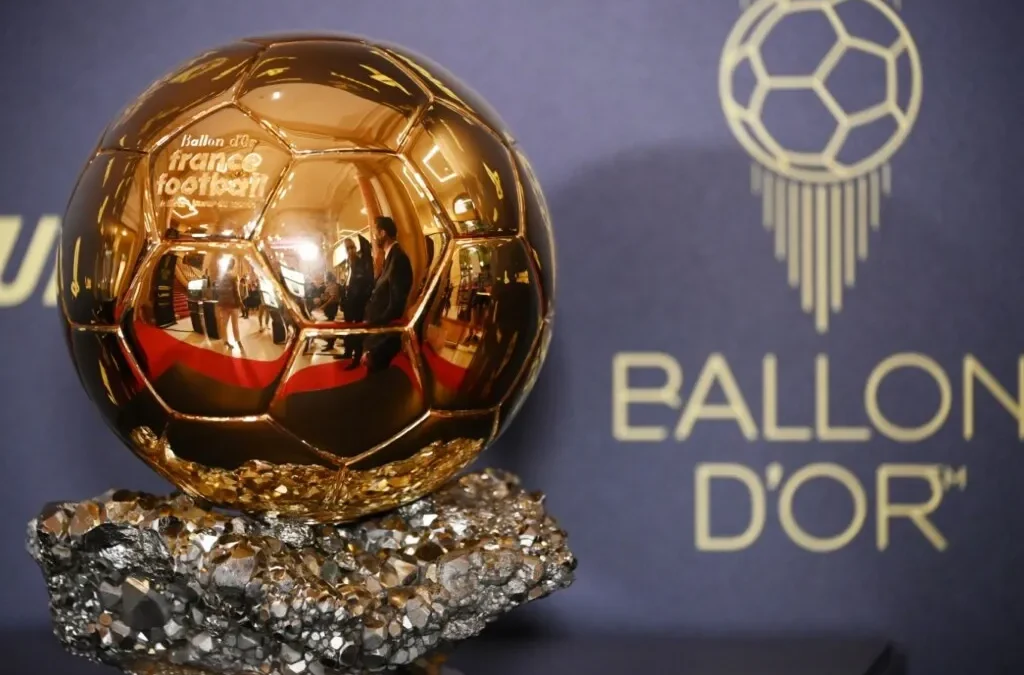 Cerimónia da Bola de Ouro 2026 no London Palladium, em Londres, marcada por um atraso de 30 minutos devido ao trânsito.