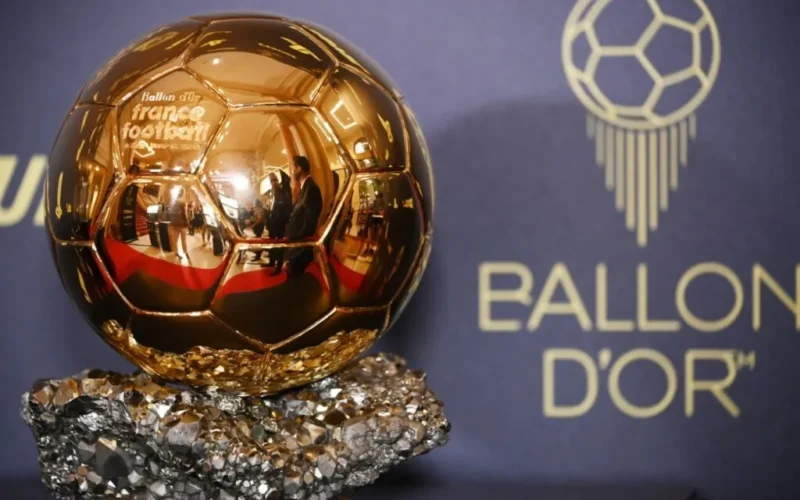 Cerimónia da Bola de Ouro 2026 no London Palladium, em Londres, marcada por um atraso de 30 minutos devido ao trânsito.